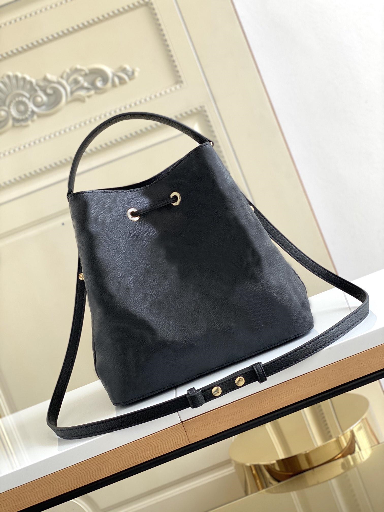2021 Women Luxurys Designers Marmont Womenss bag Bags 2021 Shoulder Handbag Handbags Classic Leather Heart Style Gold Chain Tote Messenger 45256, 45256blackembossing
2021 Women Luxurys Designers Marmont Womenss bag Bags 2021 Shoulder Handbag Handbags Classic Leather Heart Style Gold Chain Tote Messenger 45256, 45256blackembossing
