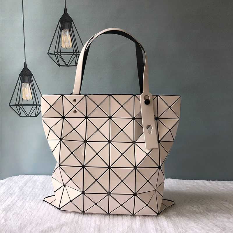 designer bags Japanese Baobao laser geometry rhomboid six grid frosted Plaid women's handbag one shoulder handbag commuter Tote bag, 21
designer bags Japanese Baobao laser geometry rhomboid six grid frosted Plaid women's handbag one shoulder handbag commuter Tote bag, 21