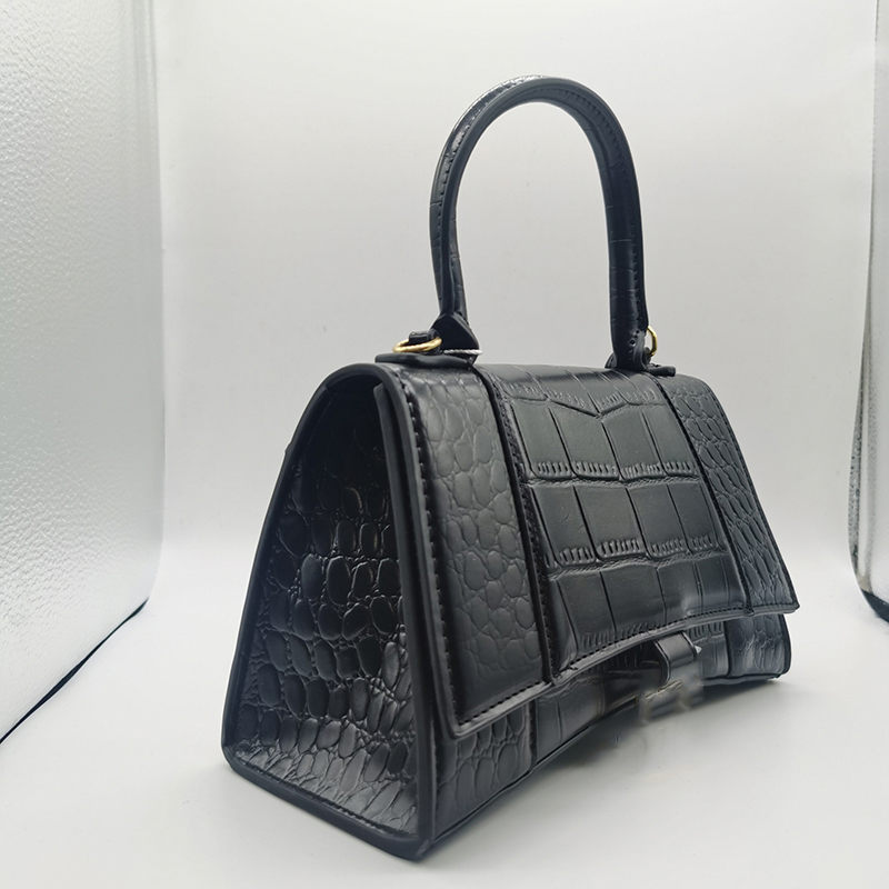 BB Designers Totes Bags Women Shoulder Purses Black Hourglass bag Fashion Tote Cross Body Half Moon Luxury Handbag Genuine Leather Classic Retro, Rose red plain
BB Designers Totes Bags Women Shoulder Purses Black Hourglass bag Fashion Tote Cross Body Half Moon Luxury Handbag Genuine Leather Classic Retro, Rose red plain