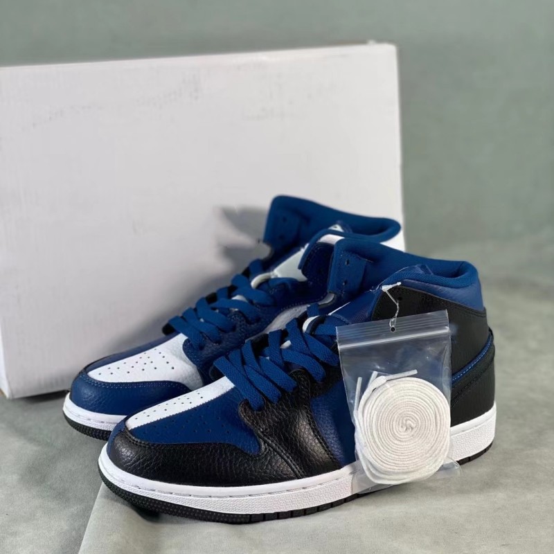 Basketball Shoes Wmns 1S Mid SE Split French Blue 1 Mid Homage Invert sneakers trainer with box size us5.5-12, 50
Basketball Shoes Wmns 1S Mid SE Split French Blue 1 Mid Homage Invert sneakers trainer with box size us5.5-12, 50