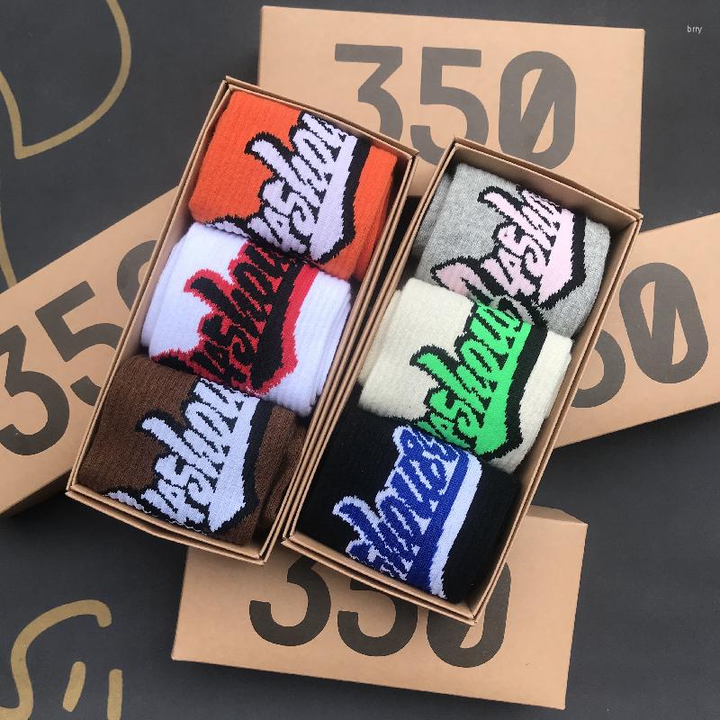 Men's Socks Men's Autumn 3Pair/Box Colorful Letters Street Personality Wild Funny Hip Hop Couple Fashion Basketball Sports, Coffee white orange
Men's Socks Men's Autumn 3Pair/Box Colorful Letters Street Personality Wild Funny Hip Hop Couple Fashion Basketball Sports, Coffee white orange