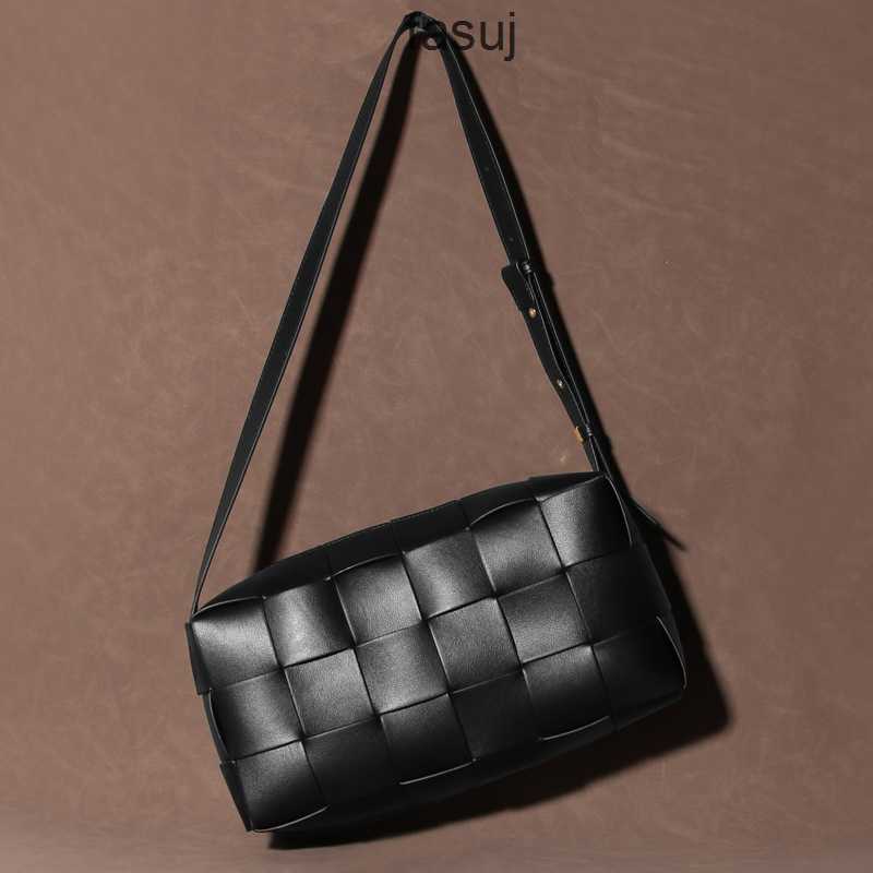 Luxurious Designer Bottess bags Venetas Autumn and Winter 2022 New Woven Pillow Two layer Cowhide One shoulder Underarm Women's, White
Luxurious Designer Bottess bags Venetas Autumn and Winter 2022 New Woven Pillow Two layer Cowhide One shoulder Underarm Women's, White