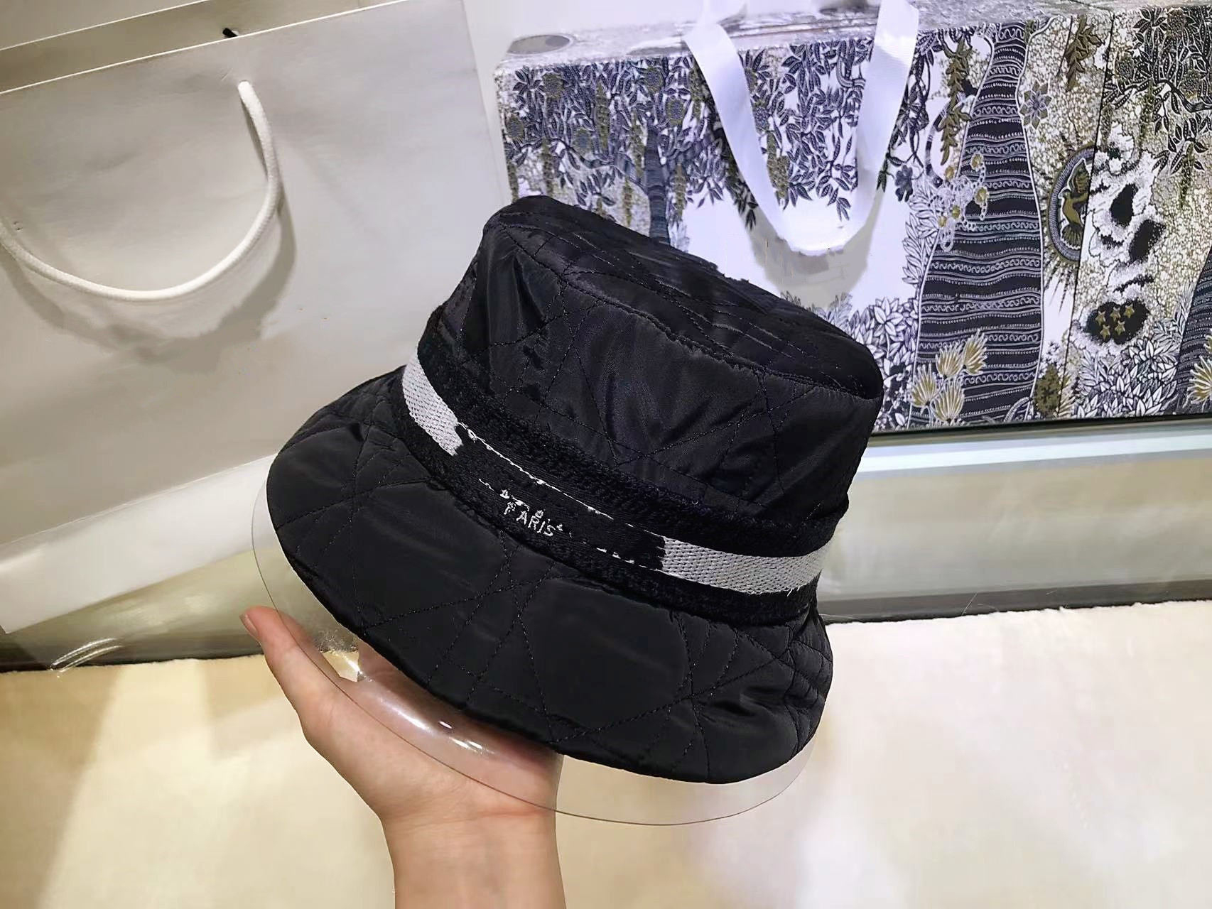 Ultra-Light down Quilted Rhombus Plaid Bucket Hat Same Autumn and Winter Warm Korean Style Fashion Bucket Hat Net Red Face Small, With logo
Ultra-Light down Quilted Rhombus Plaid Bucket Hat Same Autumn and Winter Warm Korean Style Fashion Bucket Hat Net Red Face Small, With logo
