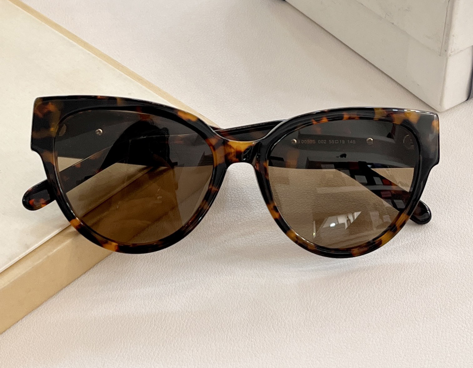 Havana Brown Cat Eye Sunglasses 0050s Designer Glasses Summer Fashion Outdoor Sun Shades Eyewear with Box
Havana Brown Cat Eye Sunglasses 0050s Designer Glasses Summer Fashion Outdoor Sun Shades Eyewear with Box