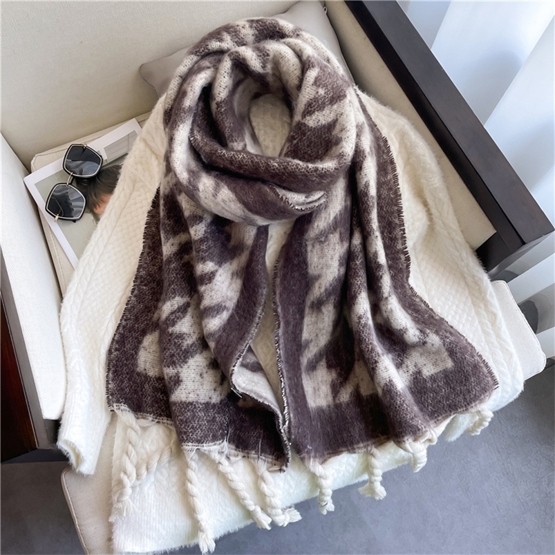 Scarves Warm Cashmere Neckercheif Scarf for Women Thick Shawl Print Pashmina Winter Bandana Long Tassel Foulard Echarpe Bufanda 221010
Scarves Warm Cashmere Neckercheif Scarf for Women Thick Shawl Print Pashmina Winter Bandana Long Tassel Foulard Echarpe Bufanda 221010