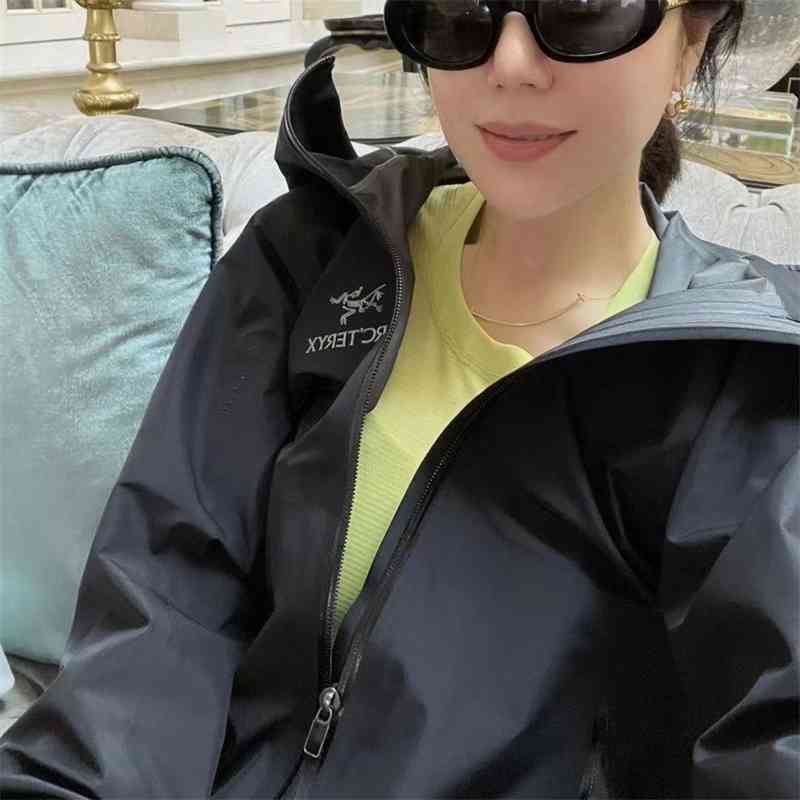 DHL Canada Brand Jackets Designer Arcterys Coats High Version Bird Brand Large Size Jacket Outdoor Mountaineering Waterproof Wind, Beige
DHL Canada Brand Jackets Designer Arcterys Coats High Version Bird Brand Large Size Jacket Outdoor Mountaineering Waterproof Wind, Beige