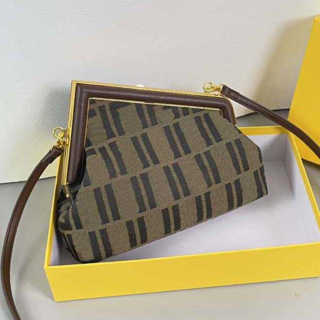 Evening Bags 2022 new first female designer shoulder bag luxury handbag high quality messenger bag wholesale, Dark brown
Evening Bags 2022 new first female designer shoulder bag luxury handbag high quality messenger bag wholesale, Dark brown
