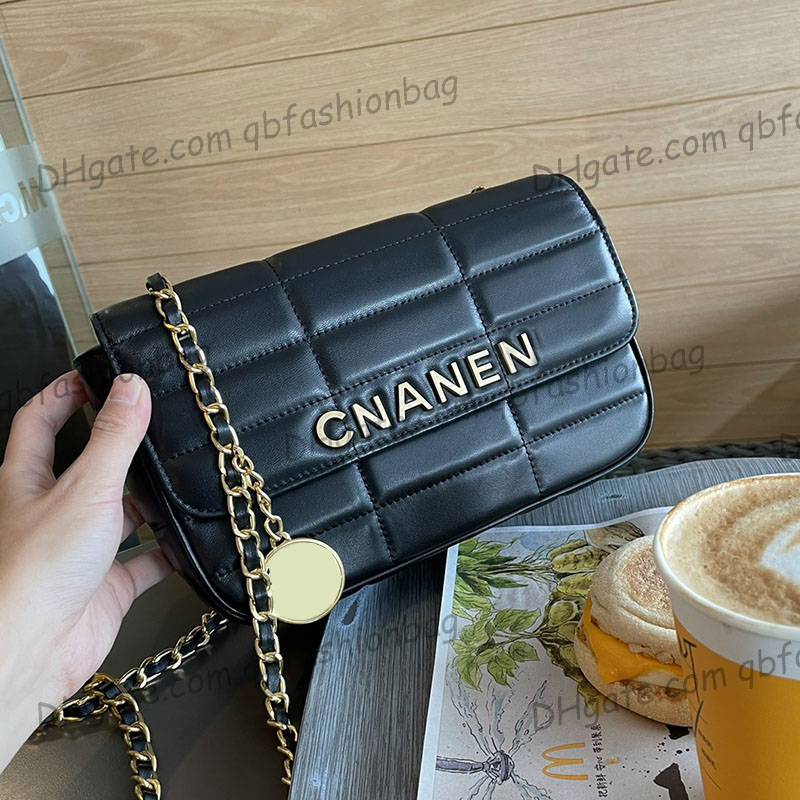 Vinatge Womens Lambskin Check Quilted Bags Full Flip Large Capcity Purse With Coin Charms Outdoor Trends Messenger Luxury Designer Handbags 24X6X15CM, Box
Vinatge Womens Lambskin Check Quilted Bags Full Flip Large Capcity Purse With Coin Charms Outdoor Trends Messenger Luxury Designer Handbags 24X6X15CM, Box