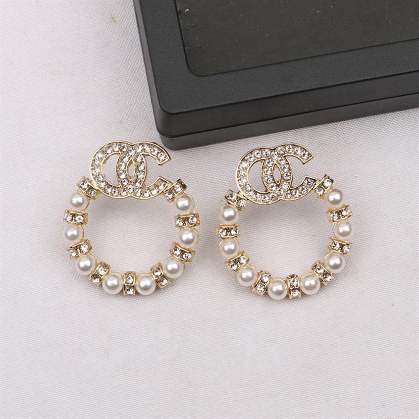 6 Style 18K Gold Plated 925 Silver Luxury Brand Designers Letters Stud Geometric Famous Women Round Crystal Rhinestone Pearl Earri279A
6 Style 18K Gold Plated 925 Silver Luxury Brand Designers Letters Stud Geometric Famous Women Round Crystal Rhinestone Pearl Earri279A