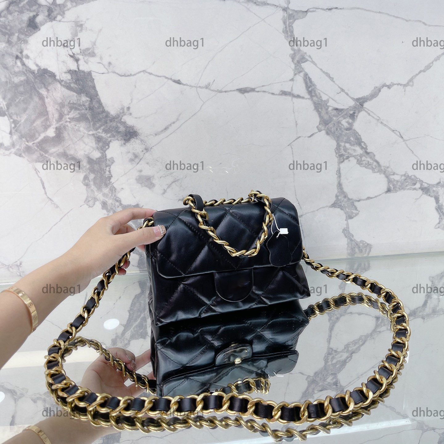 22 Classical Womens Designer Spring And Summer Clamshell Handbag Real-Leather Carry With Heavy Metal Chain Hand Shank Casual Cross-Body Makeup Bag 21CM, Black
22 Classical Womens Designer Spring And Summer Clamshell Handbag Real-Leather Carry With Heavy Metal Chain Hand Shank Casual Cross-Body Makeup Bag 21CM, Black