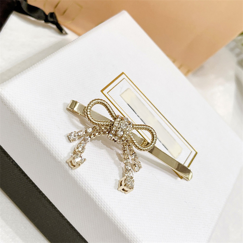 Designers High Quality Earrings Necklaces Hiarpins Jewelry Sets Fashion Brands Luxury Classic Golden Diamond Butterfly Necklace Hairclip
Designers High Quality Earrings Necklaces Hiarpins Jewelry Sets Fashion Brands Luxury Classic Golden Diamond Butterfly Necklace Hairclip