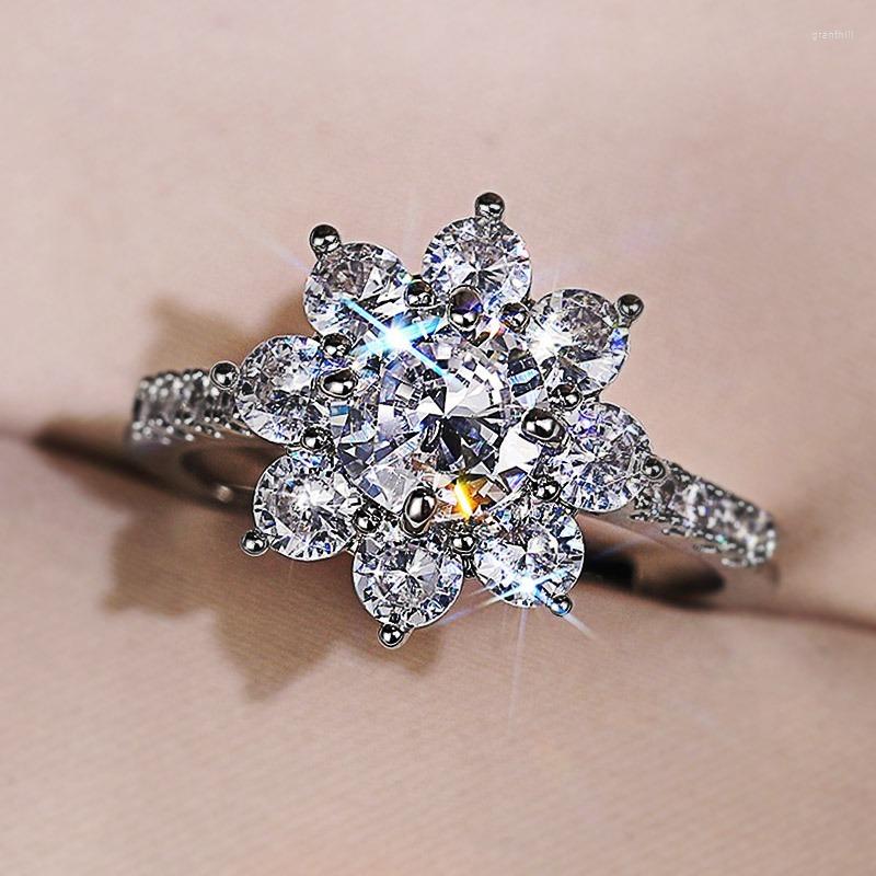 Cluster Rings Fashion Star Street Style Zircon Temperament Snowflake Engagement Ring Sweet Wedding Bridal Retro Graceful
Cluster Rings Fashion Star Street Style Zircon Temperament Snowflake Engagement Ring Sweet Wedding Bridal Retro Graceful