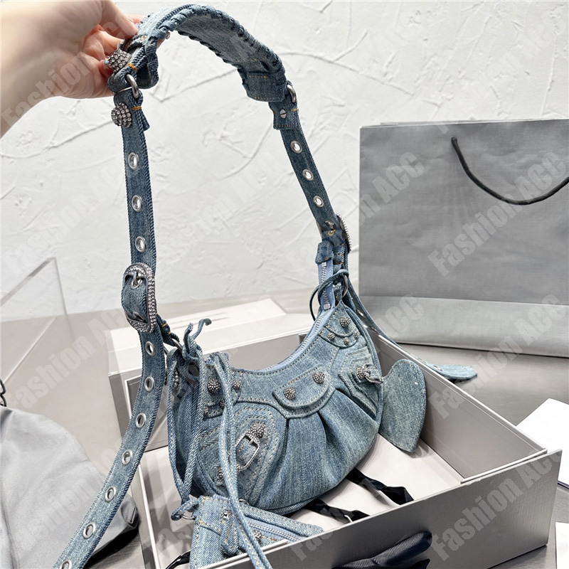 Le Cagole Womens Motorcycle Shoulder Bags Luxury Hobos Designer Cowboy Crossbody Clutch Wallet Purse Pochette Retro Vintage With Diamonds, No box
Le Cagole Womens Motorcycle Shoulder Bags Luxury Hobos Designer Cowboy Crossbody Clutch Wallet Purse Pochette Retro Vintage With Diamonds, No box