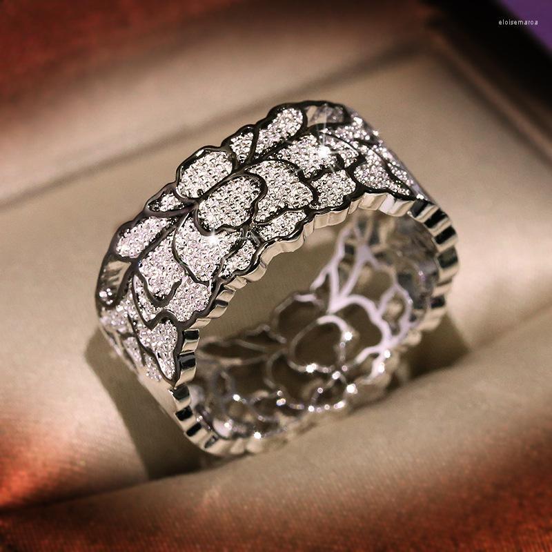 Wedding Rings Retro White Zircon Small Fresh Pattern Lace Hollow Closed Ring For Female Creative Personality Jewelry Gift
Wedding Rings Retro White Zircon Small Fresh Pattern Lace Hollow Closed Ring For Female Creative Personality Jewelry Gift