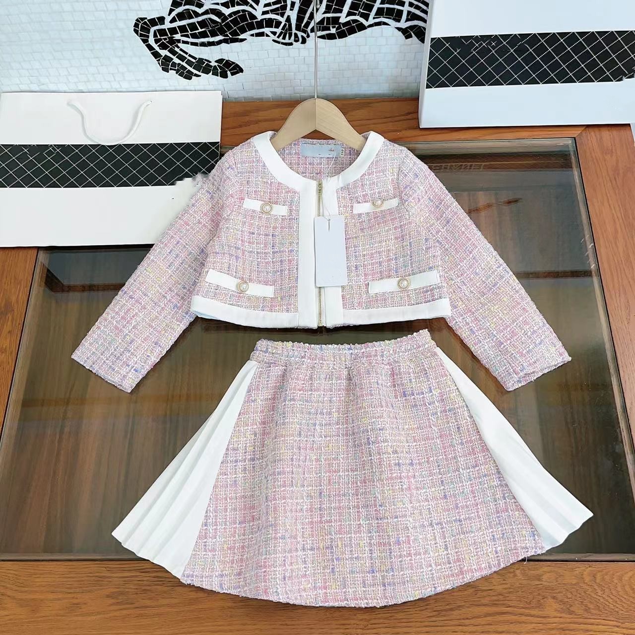 Luxury girls princess clothing sets kids plaid woolen outwear with skirts 2pcs lady style children designer outfits A9152, G.g0061 khaki
Luxury girls princess clothing sets kids plaid woolen outwear with skirts 2pcs lady style children designer outfits A9152, G.g0061 khaki