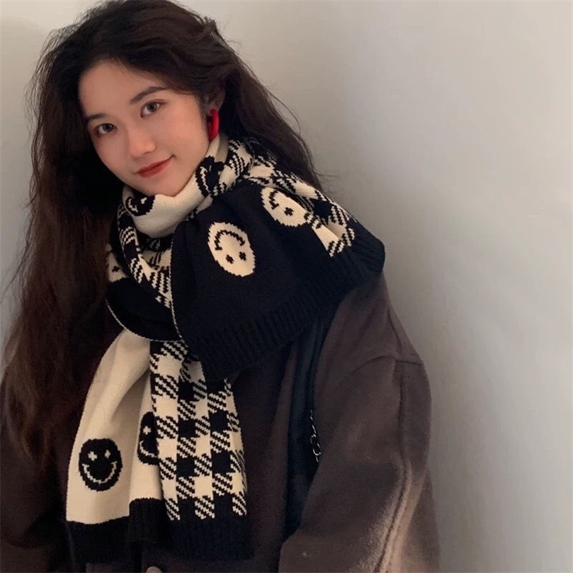 Scarves Luxury Brand Wool Knitted Scarf Doublesided Smiley Face Scarf Womens Winter Scarf White Black Foulard Shawl for Female 221010
Scarves Luxury Brand Wool Knitted Scarf Doublesided Smiley Face Scarf Womens Winter Scarf White Black Foulard Shawl for Female 221010