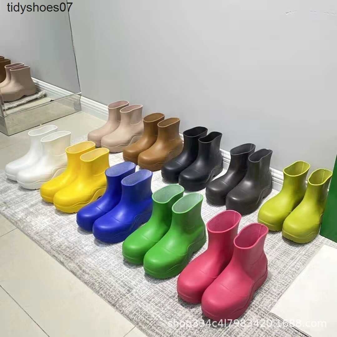 fashion short boots of the same style of paris family one of which is butterscotch colored rain boots High waterproof rain shoes, Red
fashion short boots of the same style of paris family one of which is butterscotch colored rain boots High waterproof rain shoes, Red