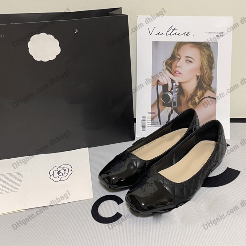 Womens Dress Shoes Flat Heels Loafers Quilted Texture Matelasse Patent Leather Lette Sandals Slip-on F/w Casual Shoes Comfortable Designer Luxurys Wedding Shoe, Shoes box
Womens Dress Shoes Flat Heels Loafers Quilted Texture Matelasse Patent Leather Lette Sandals Slip-on F/w Casual Shoes Comfortable Designer Luxurys Wedding Shoe, Shoes box