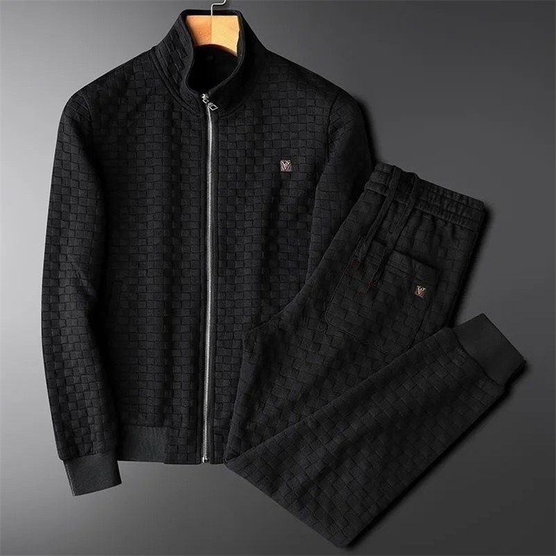 Men's Tracksuits BLACK Suit Spring and autumn light luxury fashion men's zipper jacket top casual streetwear trousers plaid suit 221008, Black lx
Men's Tracksuits BLACK Suit Spring and autumn light luxury fashion men's zipper jacket top casual streetwear trousers plaid suit 221008, Black lx
