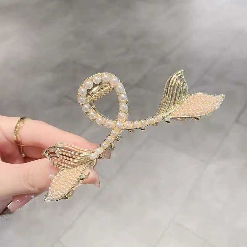 Hair Clips South Korea pearl fishtail large grab clip back of head advanced hairpin shark 
Hair Clips South Korea pearl fishtail large grab clip back of head advanced hairpin shark