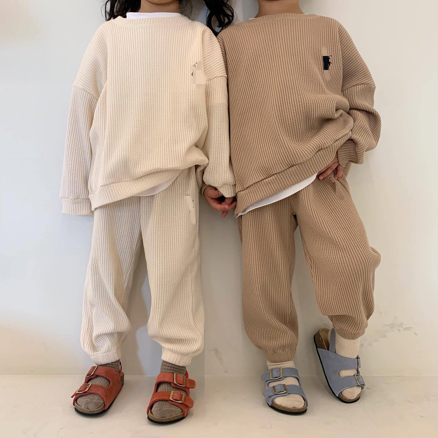 Designer kids cartoon embroidery clothes sets girls boys round collar long sleeve sweatshirt trousers 2pcs children sports outfits Q9055, Beige
Designer kids cartoon embroidery clothes sets girls boys round collar long sleeve sweatshirt trousers 2pcs children sports outfits Q9055, Beige