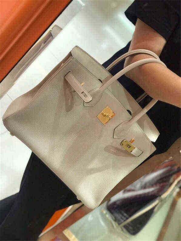 Designer Birkins Bag Herme Hand Sewn Wax Thread H Home Platinum Women's Big Togo Calfskin Litchi Pattern 25 30 35 Lock Versatile Handbag 4BFF, No bag
Designer Birkins Bag Herme Hand Sewn Wax Thread H Home Platinum Women's Big Togo Calfskin Litchi Pattern 25 30 35 Lock Versatile Handbag 4BFF, No bag