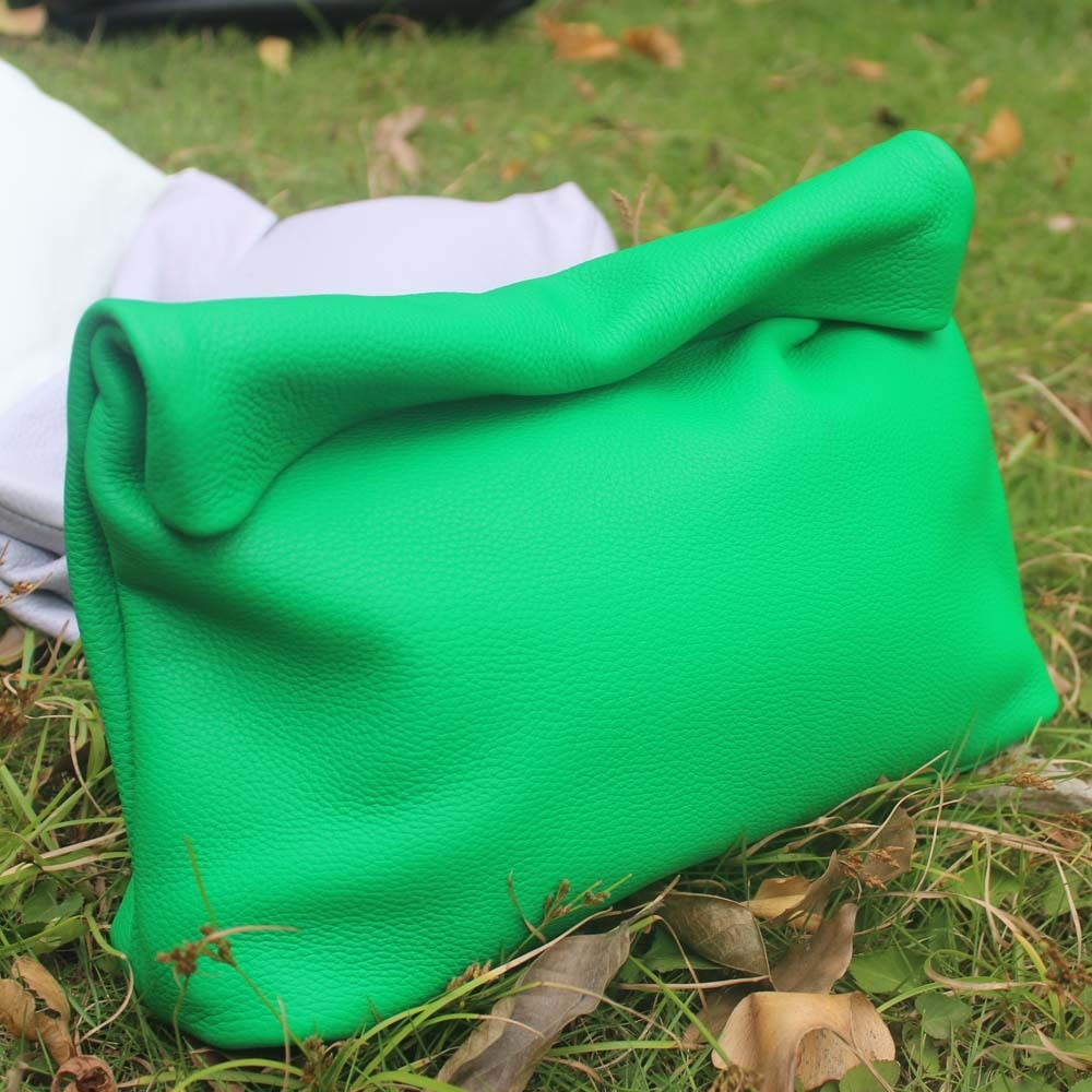 Evening Bags Euro Design Crimping Handbags Office Mobile Phone Pockets Women's Handbag High Quality Portable Genuine Leather Handbags 221010, Green
Evening Bags Euro Design Crimping Handbags Office Mobile Phone Pockets Women's Handbag High Quality Portable Genuine Leather Handbags 221010, Green