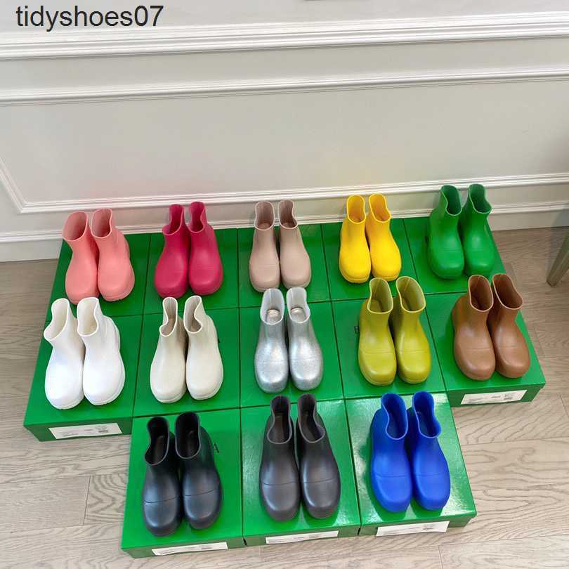 paris high quality candy colored waterproof rain boots 2022's new thick soled heightening women's mona the same style of avocado green rubber, Red
paris high quality candy colored waterproof rain boots 2022's new thick soled heightening women's mona the same style of avocado green rubber, Red