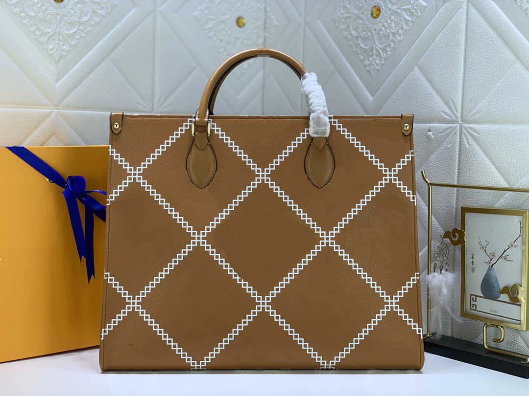 HH M44925 Fashion WOMEN luxurys designers totes bags genuine leather ONT HE GO handbags messenger crossbody lady travel shoulder bag Wallet
HH M44925 Fashion WOMEN luxurys designers totes bags genuine leather ONT HE GO handbags messenger crossbody lady travel shoulder bag Wallet
