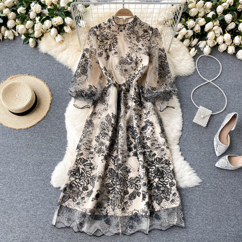 Palace Style Heavy Industry Embroidery Mesh Dress Noble Elegant Temperament Women's Dress 2023 New Summer Skirt, Apricot
Palace Style Heavy Industry Embroidery Mesh Dress Noble Elegant Temperament Women's Dress 2023 New Summer Skirt, Apricot