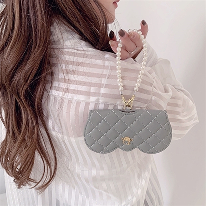 Sunglasses Cases Bags Wave pattern Genuine Leather Glasses Case Cartoon Eyewear Bag Portable Super Cute Sunglasses Protective Cover Female Glasses Box 221010
Sunglasses Cases Bags Wave pattern Genuine Leather Glasses Case Cartoon Eyewear Bag Portable Super Cute Sunglasses Protective Cover Female Glasses Box 221010