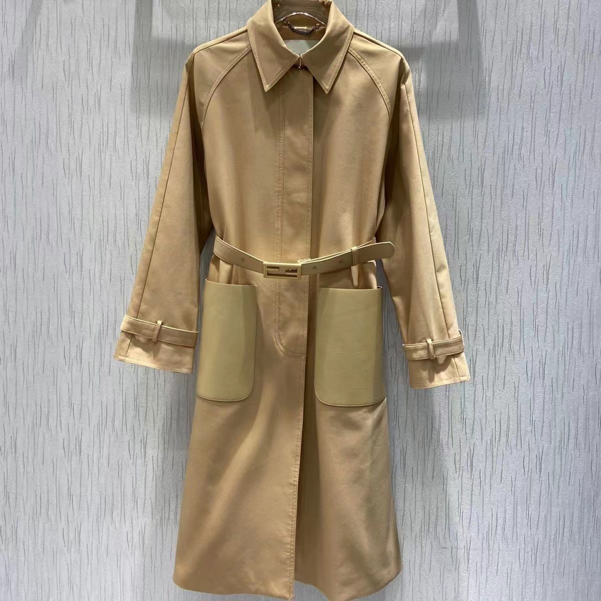 E55 Autumn womens trench coats designer luxury Women Windbreaker body letter print jacket Loose Belt Coat Female Casual Long Trenchs Coat, Khaki
E55 Autumn womens trench coats designer luxury Women Windbreaker body letter print jacket Loose Belt Coat Female Casual Long Trenchs Coat, Khaki