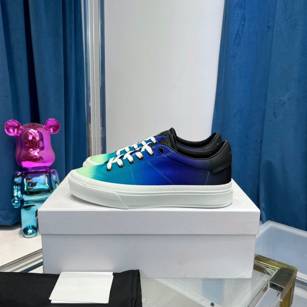 shoes designer top version pure handmade 2022ss GIVEN Jixi 4G graffiti black casual sneakers, High quality laces
shoes designer top version pure handmade 2022ss GIVEN Jixi 4G graffiti black casual sneakers, High quality laces