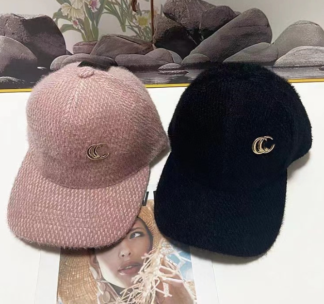 Luxury designer thick lamb wool baseball cap fashion outdoor alphabet logo warm baseball caps, With logo
Luxury designer thick lamb wool baseball cap fashion outdoor alphabet logo warm baseball caps, With logo