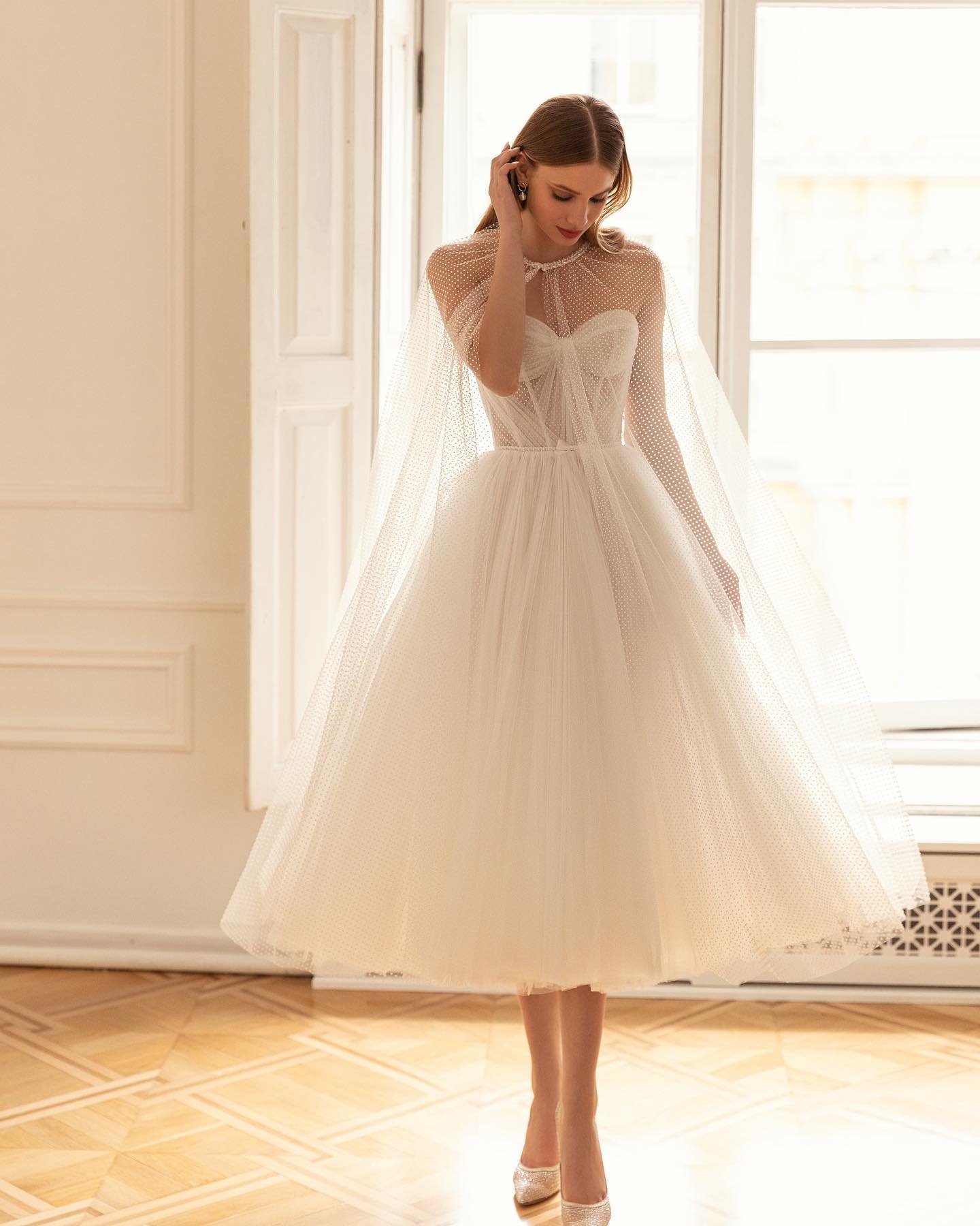 Eva Lendel 2023 Wedding Dress With Cape Boho Tea Length Bohemian A Line Tulle Beach Garden Bridal Gowns Sweetheart vestido de novia, Gold
Eva Lendel 2023 Wedding Dress With Cape Boho Tea Length Bohemian A Line Tulle Beach Garden Bridal Gowns Sweetheart vestido de novia, Gold