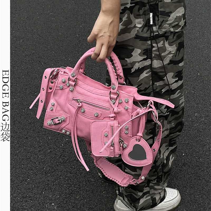 Designer Bags Balenciga Handbag Self Made 2022 Pink Y2k Millennium Spice Girl Motorcycle Fashion Diamond Studded Denim One Shoulder Messenger
Designer Bags Balenciga Handbag Self Made 2022 Pink Y2k Millennium Spice Girl Motorcycle Fashion Diamond Studded Denim One Shoulder Messenger