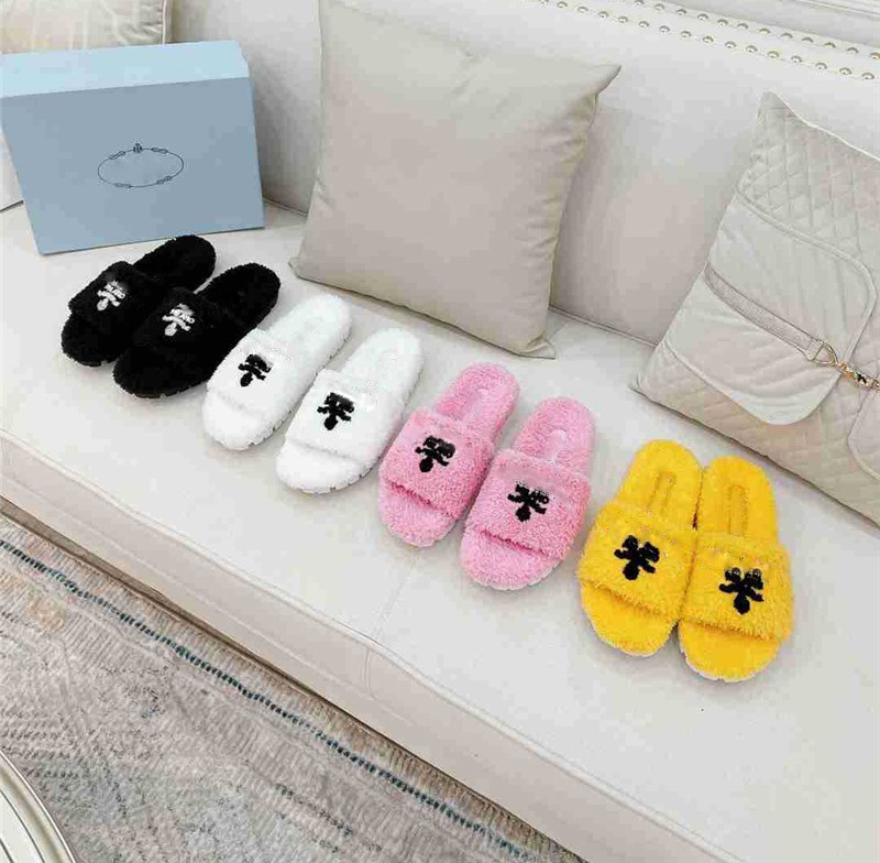 Designer Woolen Slippers Fashion Wool Sandals Winter Fur Outdoor Flat Shoes Rubber Sole Trendy Plush Triangle Metal Lady Slipper, 001
Designer Woolen Slippers Fashion Wool Sandals Winter Fur Outdoor Flat Shoes Rubber Sole Trendy Plush Triangle Metal Lady Slipper, 001