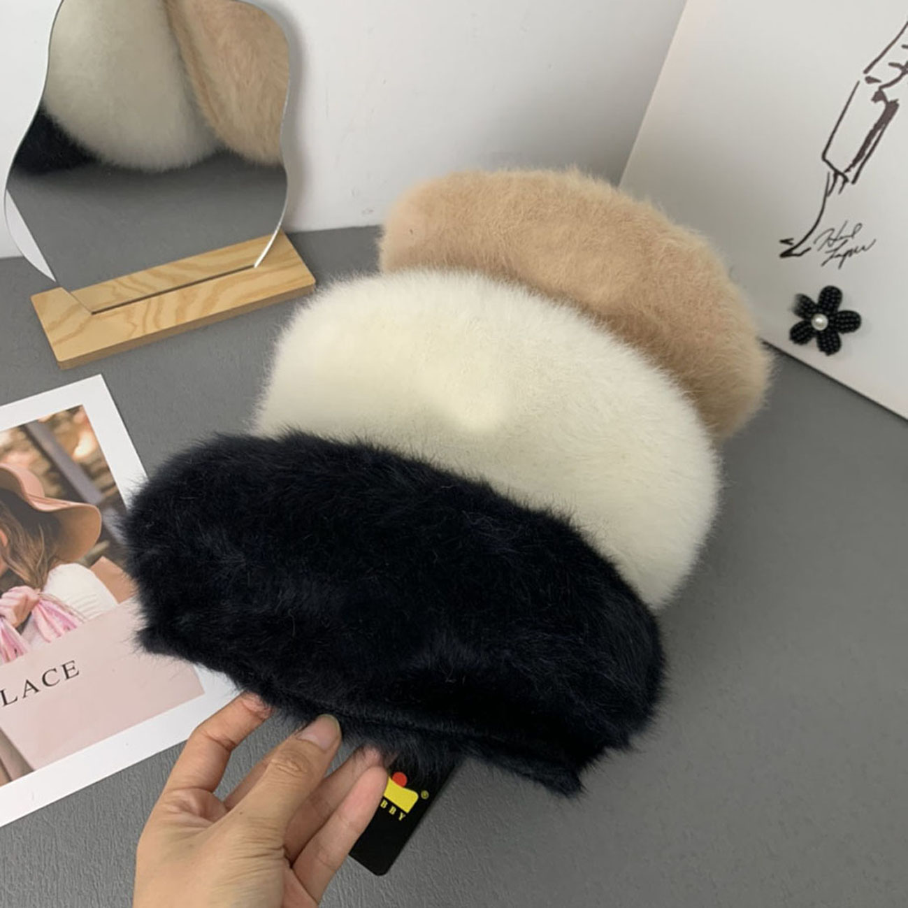 23ss 3colors Beanie Designer Berets Womens Luxury Mink Hair Wool Beret Cap Lady Travel Warm Winter Windproof Vacation Bonnet Caps, #7
23ss 3colors Beanie Designer Berets Womens Luxury Mink Hair Wool Beret Cap Lady Travel Warm Winter Windproof Vacation Bonnet Caps, #7