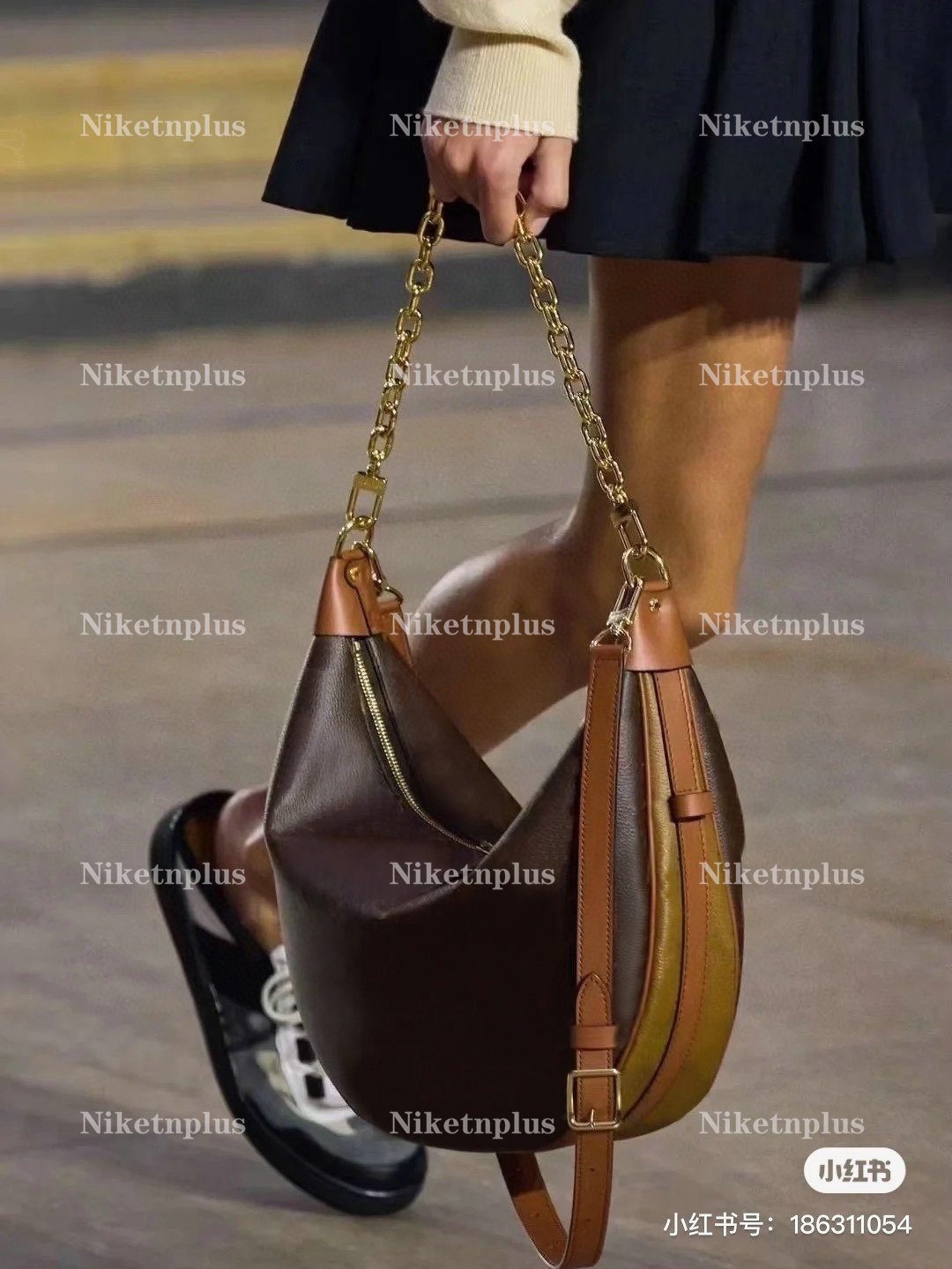 LOOP Half Moon GM Bags Luxury Marel shoulder bags women Desinger Monograms chain handbags Crossbody Purse M46311, 01
LOOP Half Moon GM Bags Luxury Marel shoulder bags women Desinger Monograms chain handbags Crossbody Purse M46311, 01