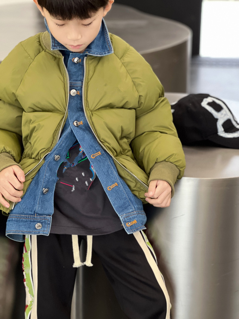Baby Designer Clothes Down Coats Cotton Boys Fake Two Thickened Clothing 2022 Winter Children's Jacket Padded Long-Sleeved Loose Coat Patchwork Jackets, Black
Baby Designer Clothes Down Coats Cotton Boys Fake Two Thickened Clothing 2022 Winter Children's Jacket Padded Long-Sleeved Loose Coat Patchwork Jackets, Black