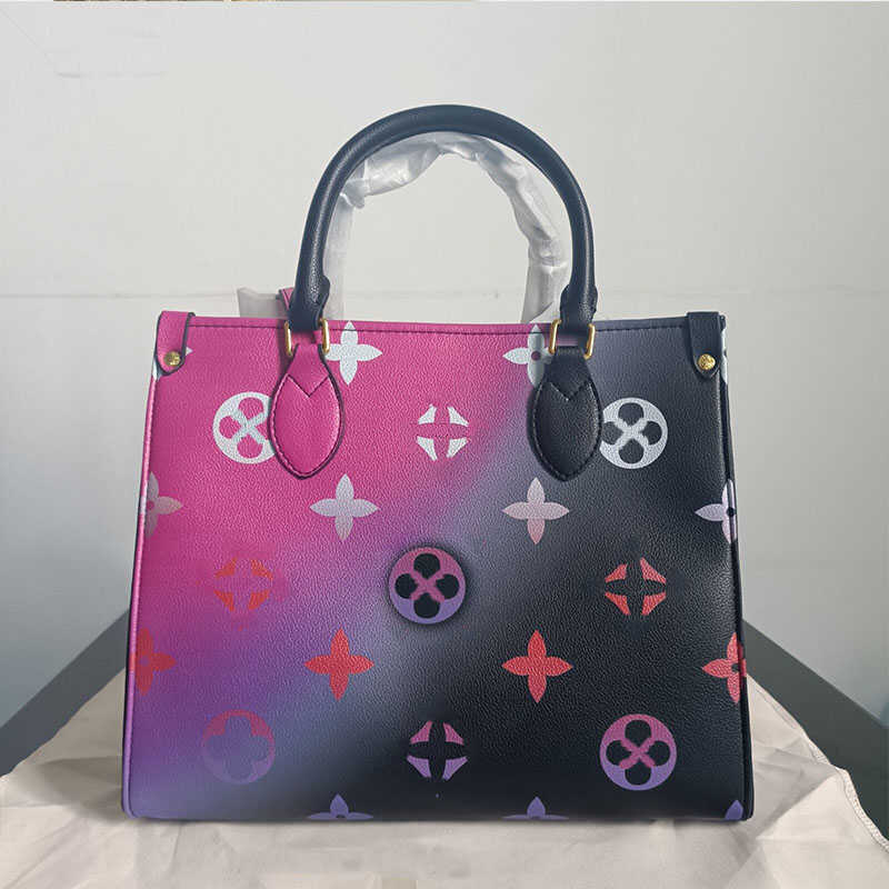 HH Sunrise Pastel Onthego GM MM Tote Handle Bag Spring in the City Collection Handbag ON THE GO Summer 2022ss Pink Purple Giant Flower, #1
HH Sunrise Pastel Onthego GM MM Tote Handle Bag Spring in the City Collection Handbag ON THE GO Summer 2022ss Pink Purple Giant Flower, #1