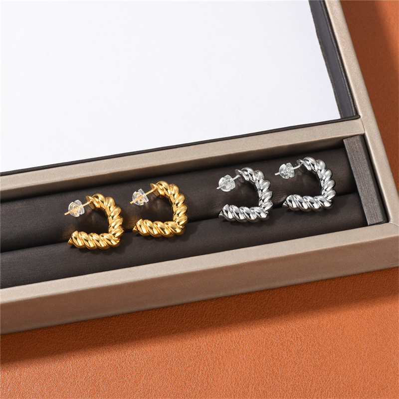 French Niche Design Stud Twist Cat Ear Shape Earrings Personality Trend Simple Fashion All-Match Female Jewelry Accessories
French Niche Design Stud Twist Cat Ear Shape Earrings Personality Trend Simple Fashion All-Match Female Jewelry Accessories