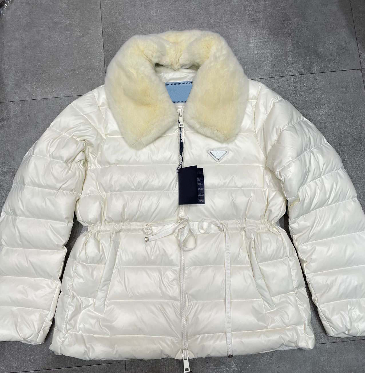 Womens Fur down coats Designer jacket short parker with Womens Outerwear collar waistband is gentle and warm in winter parkas S, White
Womens Fur down coats Designer jacket short parker with Womens Outerwear collar waistband is gentle and warm in winter parkas S, White