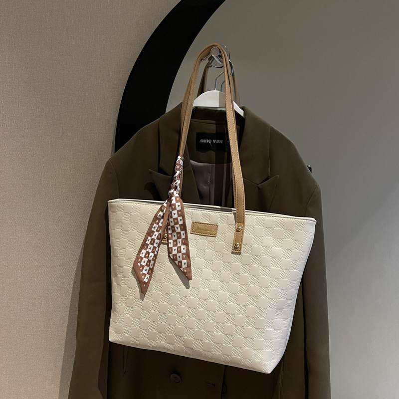 Checkered ribbon large volume bag matching color single shoulder underarm bag fashionable Tote simple Mummy handbag for women, Beige with black
Checkered ribbon large volume bag matching color single shoulder underarm bag fashionable Tote simple Mummy handbag for women, Beige with black