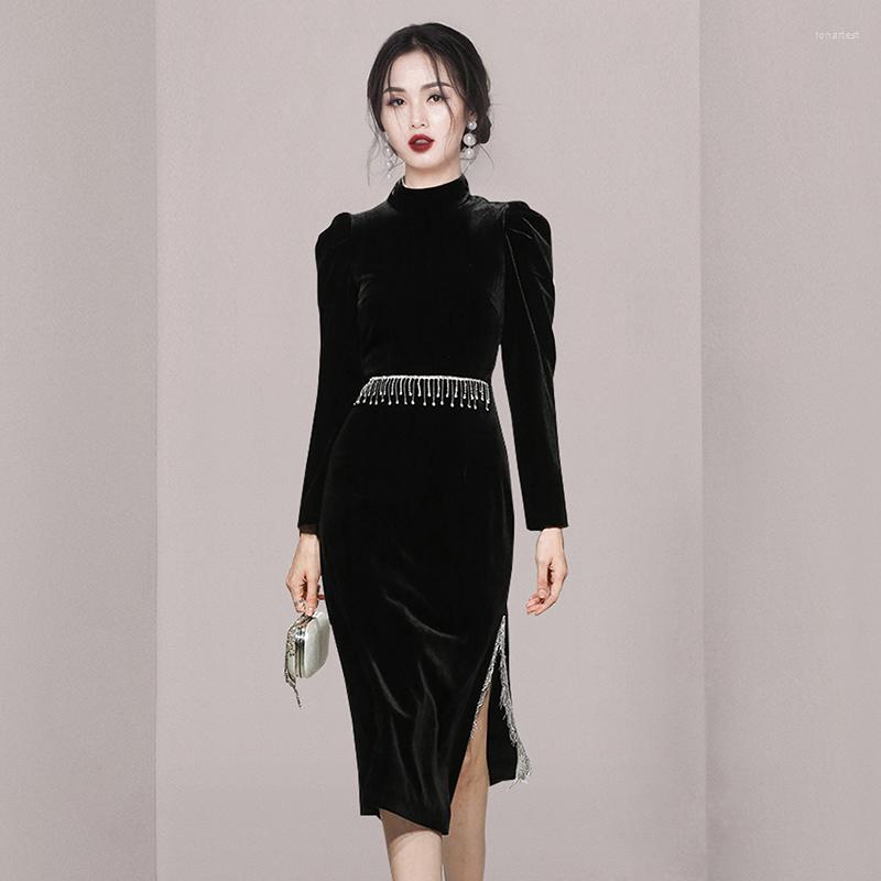 Casual Dresses 2022 Fashion Autumn Winter Velvet Black Dress Vintage Women Stand-Up Collar Tassel Chain Puff Sleeve Bodycon Split Party
Casual Dresses 2022 Fashion Autumn Winter Velvet Black Dress Vintage Women Stand-Up Collar Tassel Chain Puff Sleeve Bodycon Split Party