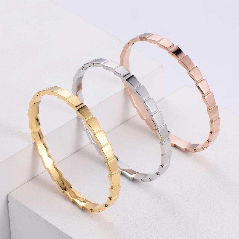 Bangle European And American Style Fashion Trend Personality Buckle Switch Bracelet Simple Gold-plated Rose Gold Jewelry
Bangle European And American Style Fashion Trend Personality Buckle Switch Bracelet Simple Gold-plated Rose Gold Jewelry