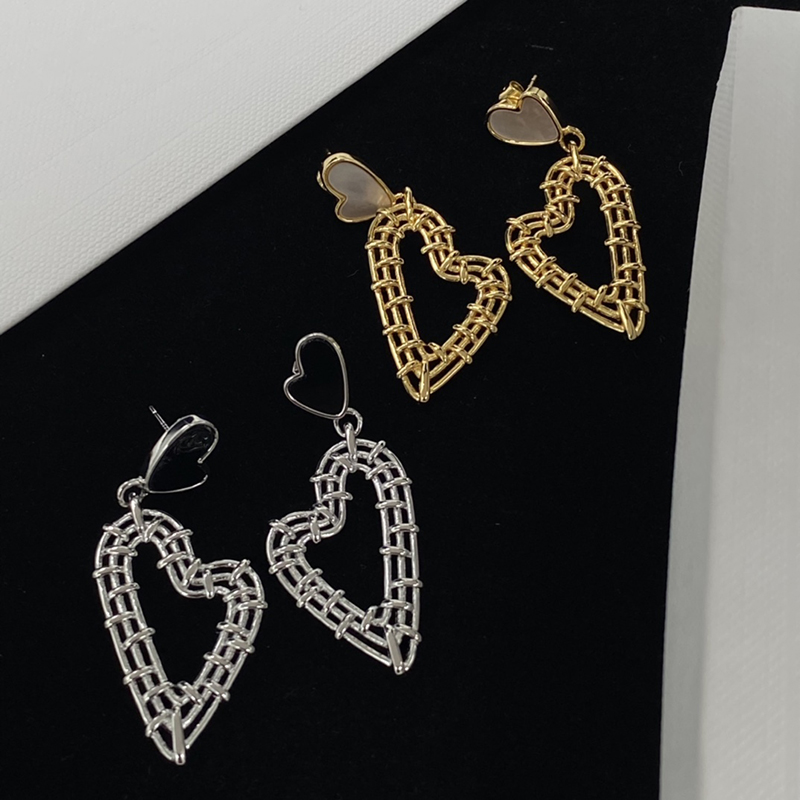 Exaggeration Hollow Pendant Studs Women Personality Charm Earrings 2 Colors Hip Hop Girls Stud Jewelry
Exaggeration Hollow Pendant Studs Women Personality Charm Earrings 2 Colors Hip Hop Girls Stud Jewelry