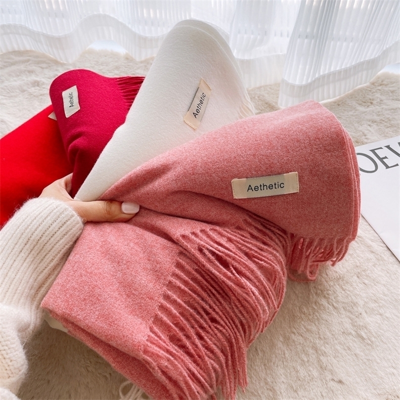 Scarves Women Solid Color Cashmere Handfeeling Scarves Lady With Tassel Winter Wraps Long Scarf Female Warm Hijab Shawl 19color 221010
Scarves Women Solid Color Cashmere Handfeeling Scarves Lady With Tassel Winter Wraps Long Scarf Female Warm Hijab Shawl 19color 221010
