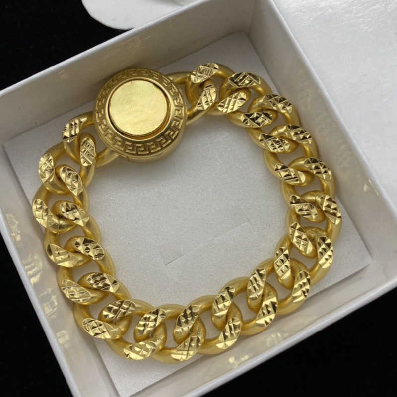 High quality fashion ladies necklace bracelet designer jewelry medusa head necklace pendant gold plated chain design european and american simple Inspiration
High quality fashion ladies necklace bracelet designer jewelry medusa head necklace pendant gold plated chain design european and american simple Inspiration