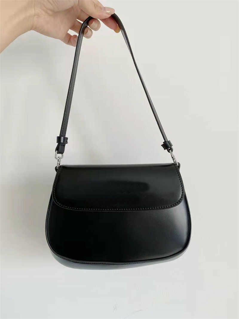 Evening Bags Hottest Designer Cleo Shiny Leather Shoulder Bags Vintage Triangolo Enameled Metal Baguette Bag Extension Strap Cross Body Nylon Lining, Black
Evening Bags Hottest Designer Cleo Shiny Leather Shoulder Bags Vintage Triangolo Enameled Metal Baguette Bag Extension Strap Cross Body Nylon Lining, Black